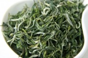 中年人吃茶，山楂茶