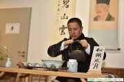 杭州西湖龍井茶傳統(tǒng)特色展中的茶藝師，安徽茶