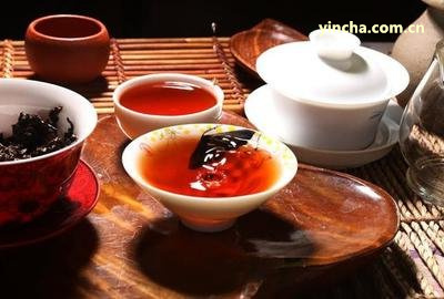 一品堂老班章普洱茶價(jià)格表及2008老茶頭，評(píng)價(jià)與價(jià)格