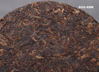 普洱茶攤涼的作用與功效：禁火去暑、解毒潤(rùn)腸、降血脂、抗衰老。禁忌人群：孕婦、胃腸道不適者。