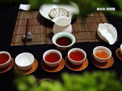 易武木普洱茶價(jià)格及珍藏品種：生茶、古樹、老樹茶餅。