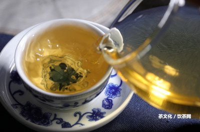 普洱茶里有茶桿子和小球狀的東西，正常嗎？