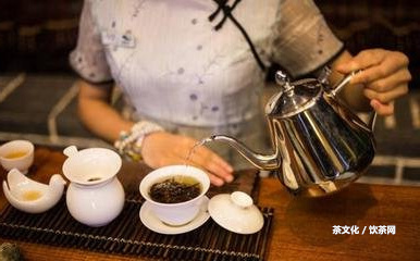 普洱茶茶底的正確觀察方法：沉淀、粉塵、碎末該怎樣判斷？