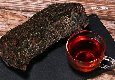 枳實(shí)可以做普洱茶的功效與作用：泡茶能降血糖、減肥、排毒養(yǎng)顏等，枳實(shí)作為普洱茶的原料，其功效更加突出，具有抗氧化、降脂、抗癌等作用。