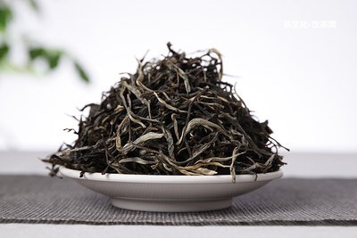 普洱茶揉捻工藝技術要點：揉捻工藝是制作普洱茶的關鍵環(huán)節(jié)，熟悉普洱茶揉捻工藝的要點可以提升制茶技術，促進普洱茶品質的提升。