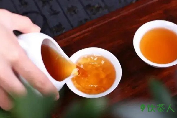 白茶泡出來(lái)是什么顏色最好，黃綠色或琥珀色(由茶葉種類決定)